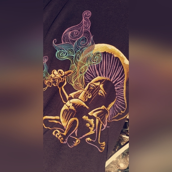 Mushroom smoking t-shirt - Picture 3 of 3